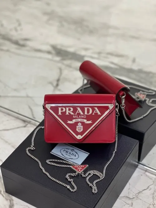 PR*DA 프라* 삼각로고 브러시드 레더 체인 숄더백 1BH189 (해외최상급)