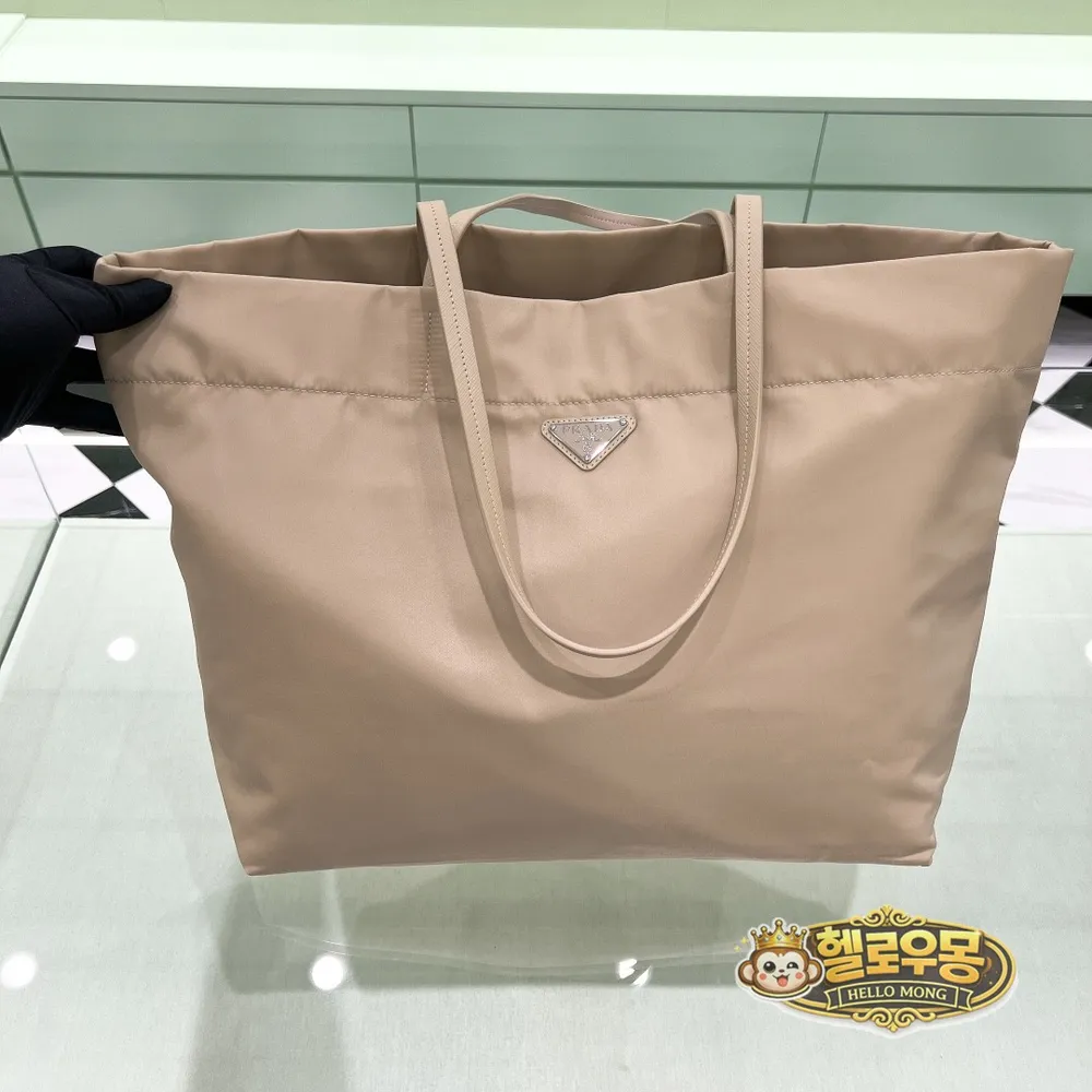 1BG107 트라이앵글 로고 나일론 여성 토트백