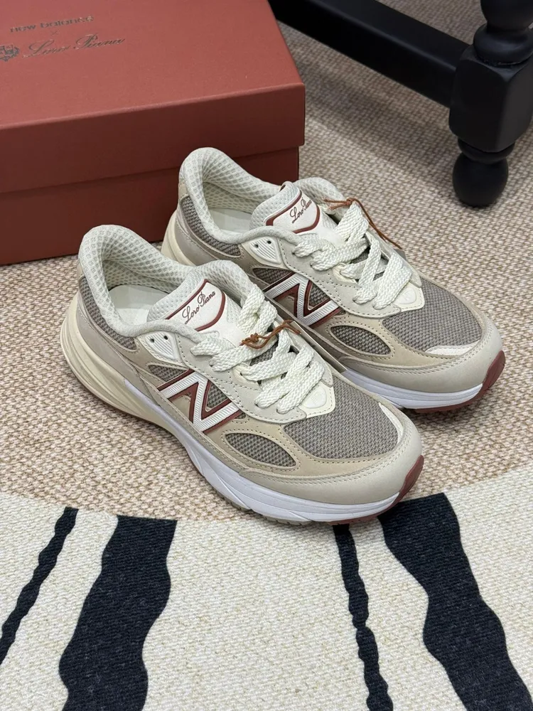 뉴발란스 x 로로피아나 콜라보 990v6 스니커즈