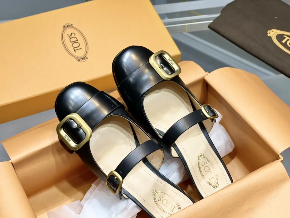 TO*S 토* 오픈 몰드 로고 버클 뮬