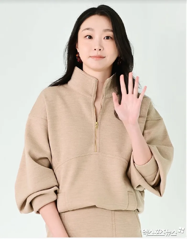 [김다미] 하프 집업 울 스웻셔츠 여성 스웨트