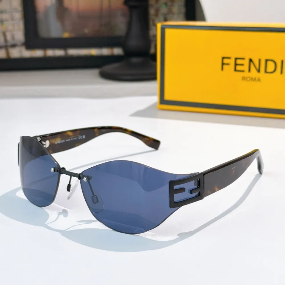 오버사이즈 선글라스 FE40159U