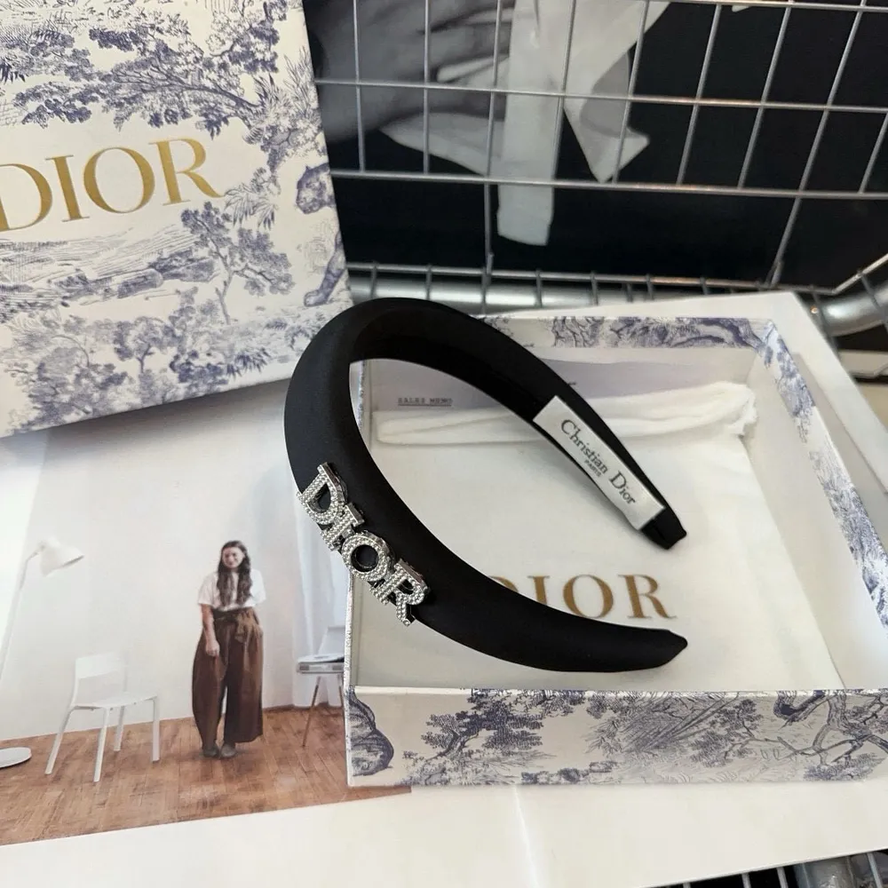 크리스탈 DIOR 레터링 로고 패딩 헤어밴드