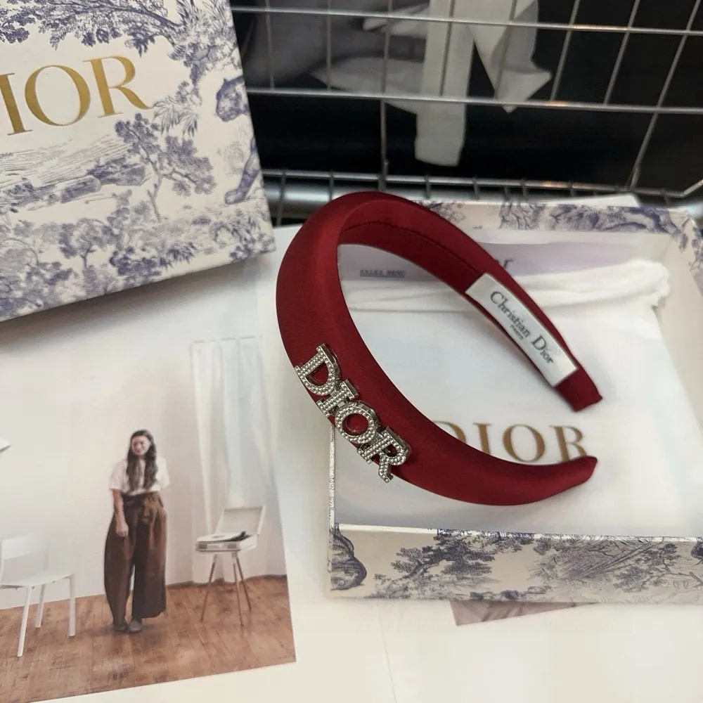 크리스탈 DIOR 레터링 로고 패딩 헤어밴드