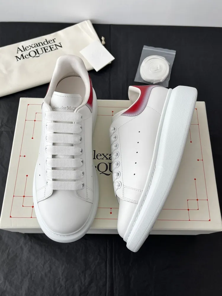 Alexander McQue*n 맥퀸 오버사이즈 스니커즈 (해외최상급)
