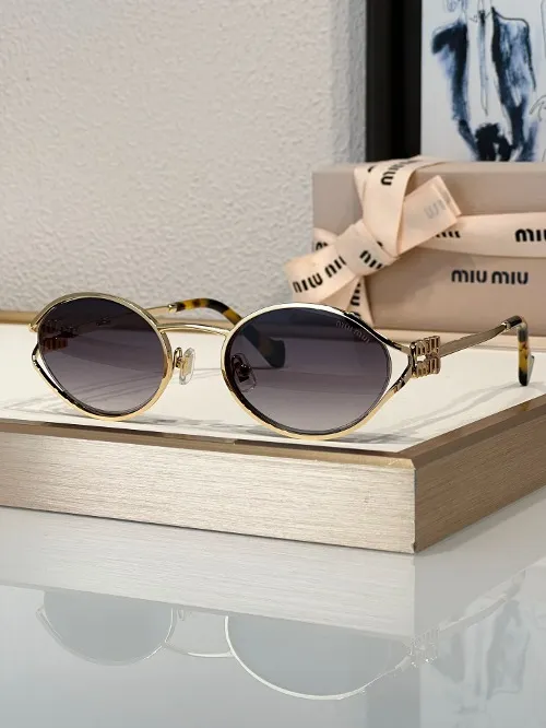 MIUMI* 24SS 메탈 프레임 로고 선글라스 SMU52Y