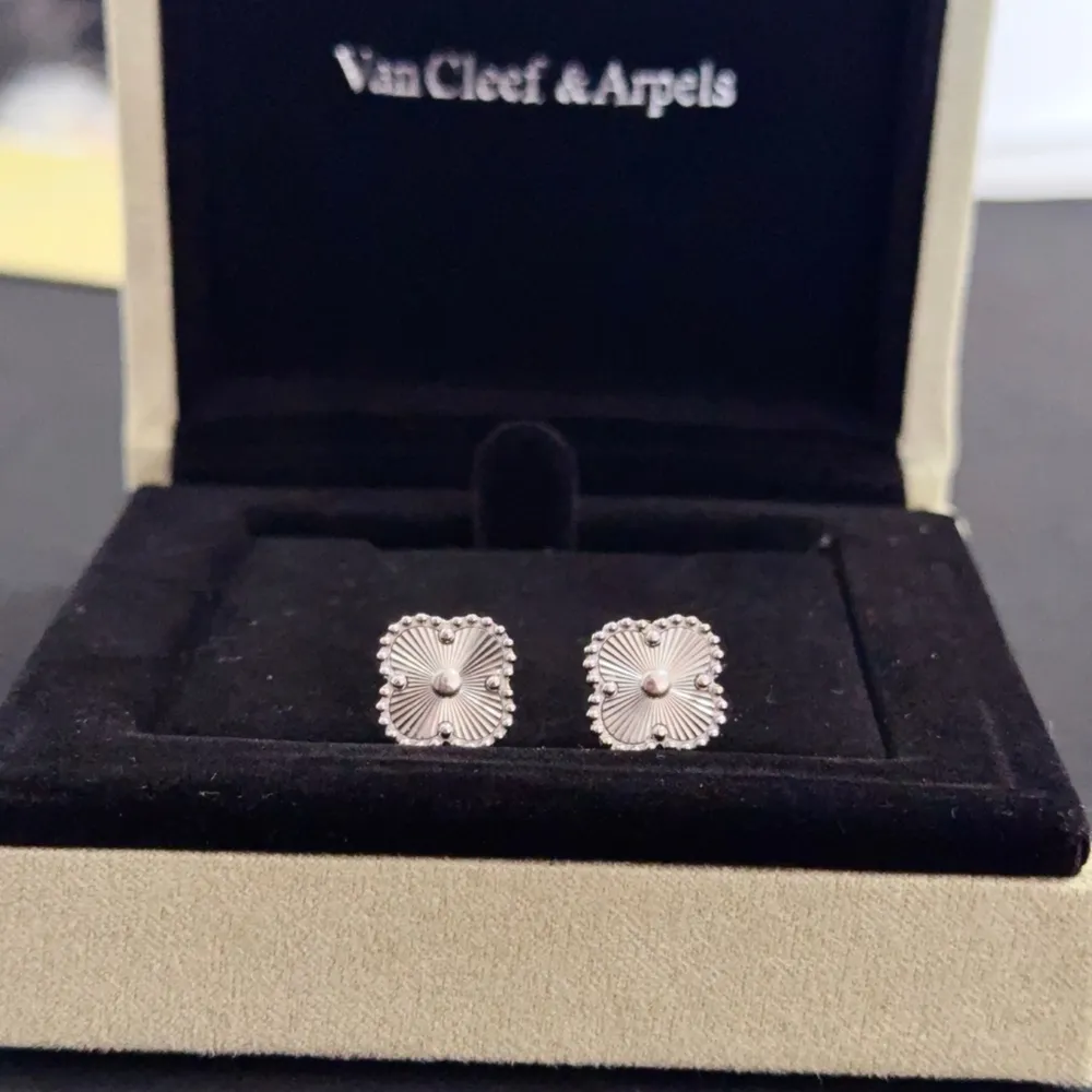 Van Cleef &amp; Arpel* 반클 이어링 귀걸이 (해외최상급)