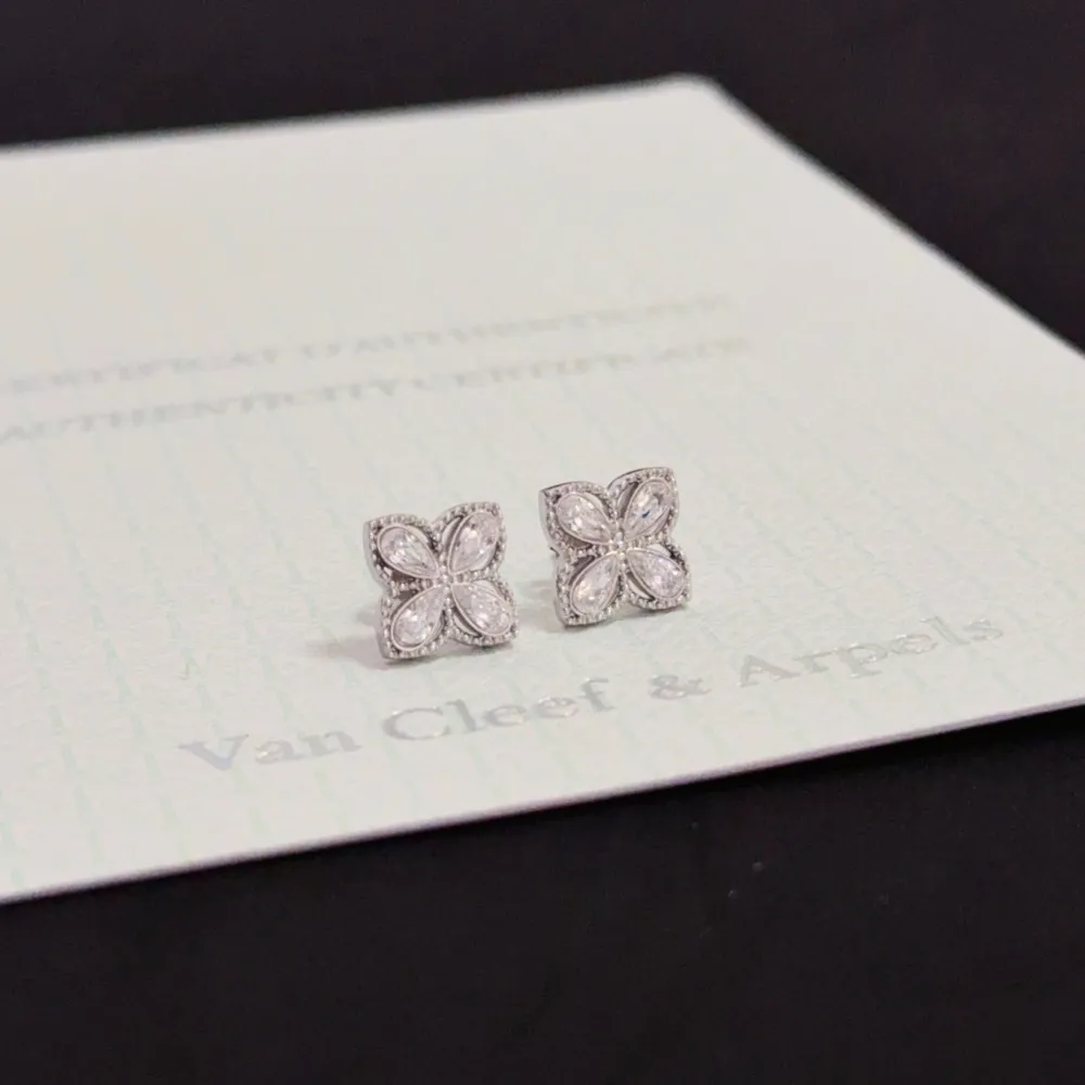 Van Cleef &amp; Arpel* 반클 이어링 귀걸이 (해외최상급)