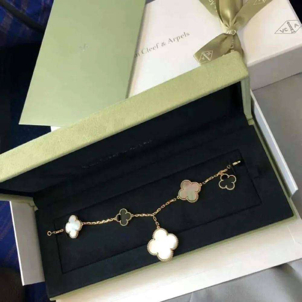 Van Cleef &amp; Arpel* 반클 브레이슬릿 팔찌 (해외최상급)