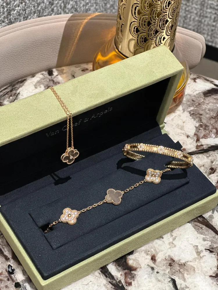 Van Cleef &amp; Arpel* 반클 브레이슬릿 팔찌 (해외최상급)